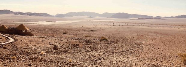 Das neue Desert Hills Glamping Camp inmitten der Namib-Wüste, Namibia